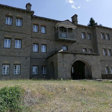 Hotel Petrotechno Tsepelovo Buitenkant foto