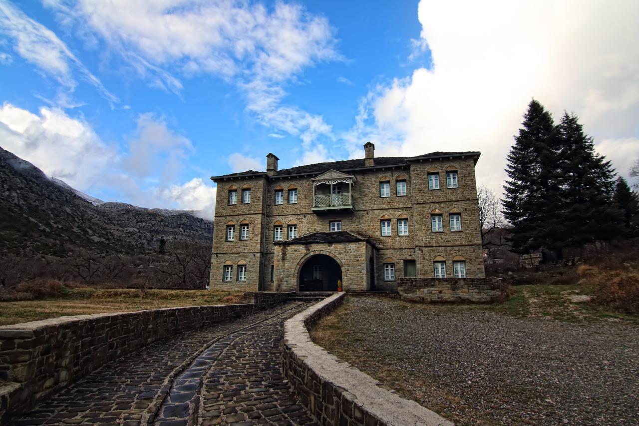 Hotel Petrotechno Tsepelovo Buitenkant foto