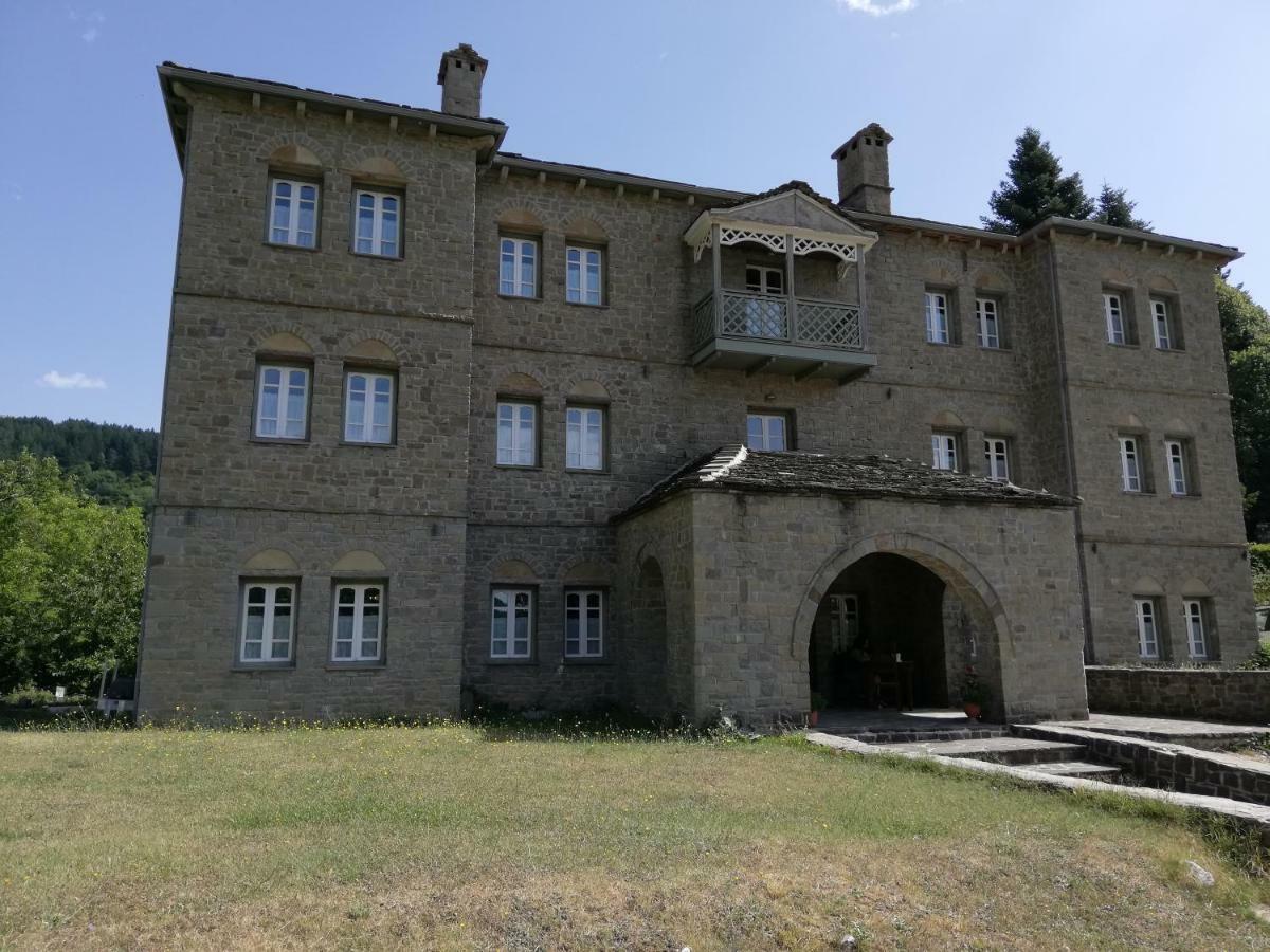 Hotel Petrotechno Tsepelovo Buitenkant foto
